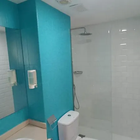 Atlantic Garden Andrew Pool Air Conditioning בית נופש *