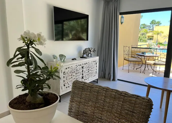 Atlantic Garden Andrew Pool Air Conditioning بيت للعطل