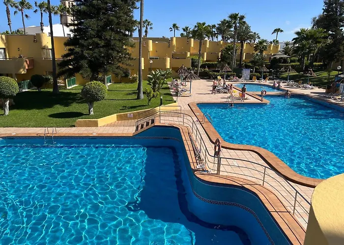 Atlantic Garden Andrew Pool Air Conditioning بيت للعطل